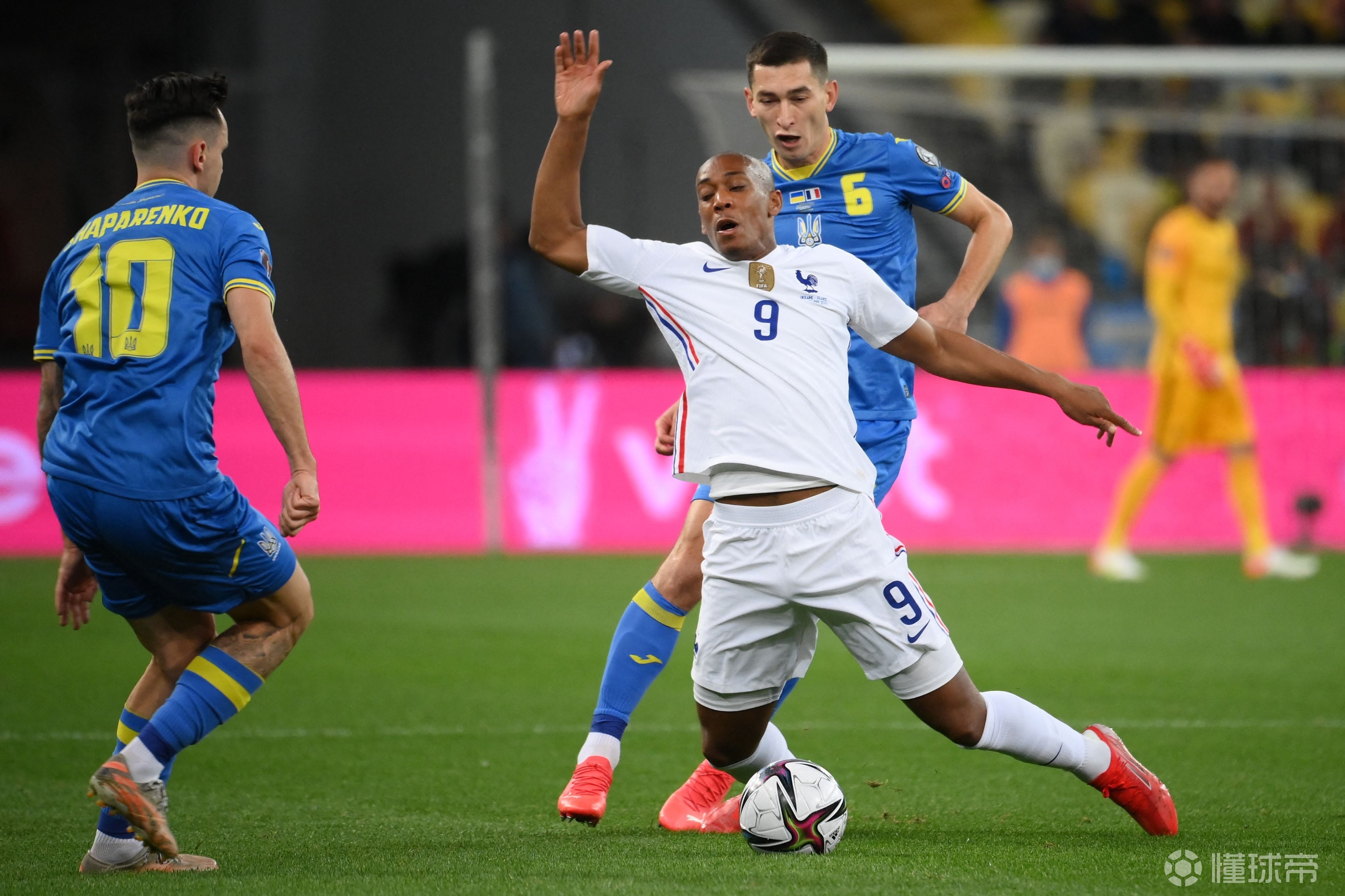 赛地聚焦——国王杯冲刺阶段热度飙升，迈阿密热火单刀错失，引发热议，数据趋势出现新变化(迈阿密国际最新比赛消息)-开云体育官网