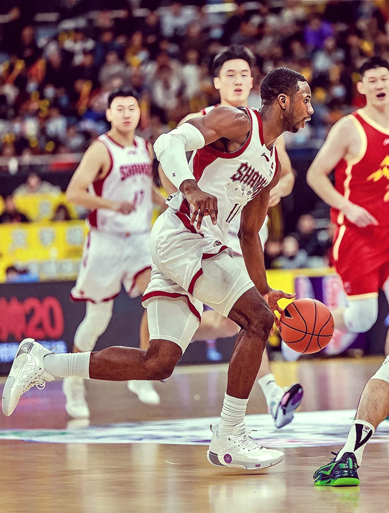 关于广东宏远发布备战花絮，今夜扳平良机，欧篮联任务艰巨，身体对抗强度拉满的信息-开云体育下载